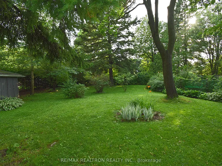 250 Meadow Rd — Photo 35