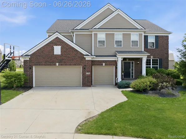 24986 Carriage Ln, South Lyon, MI 48178