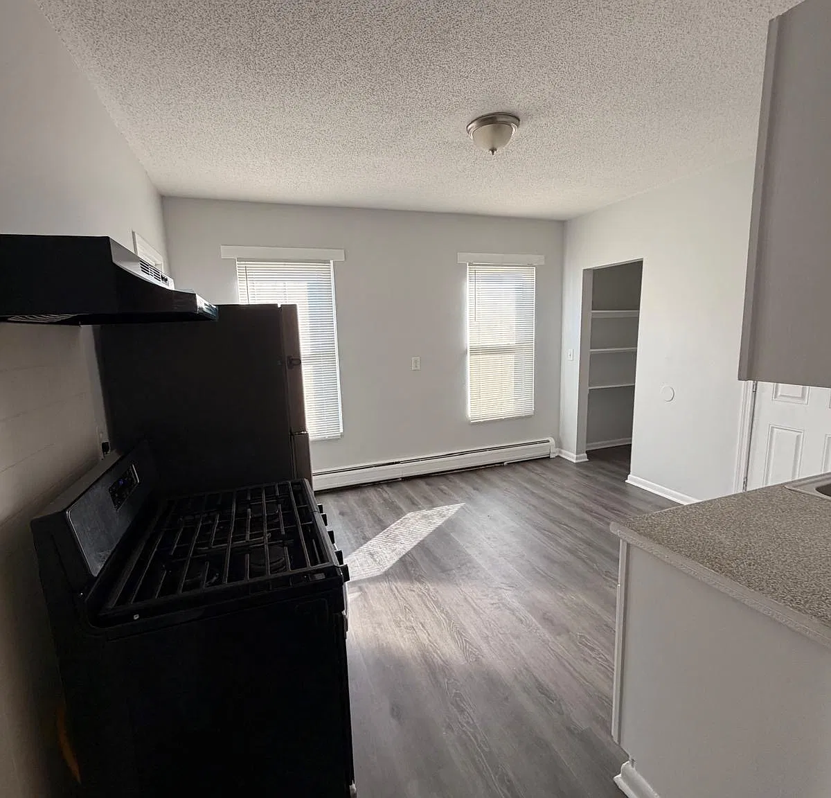 653 Union Ave — Photo 1