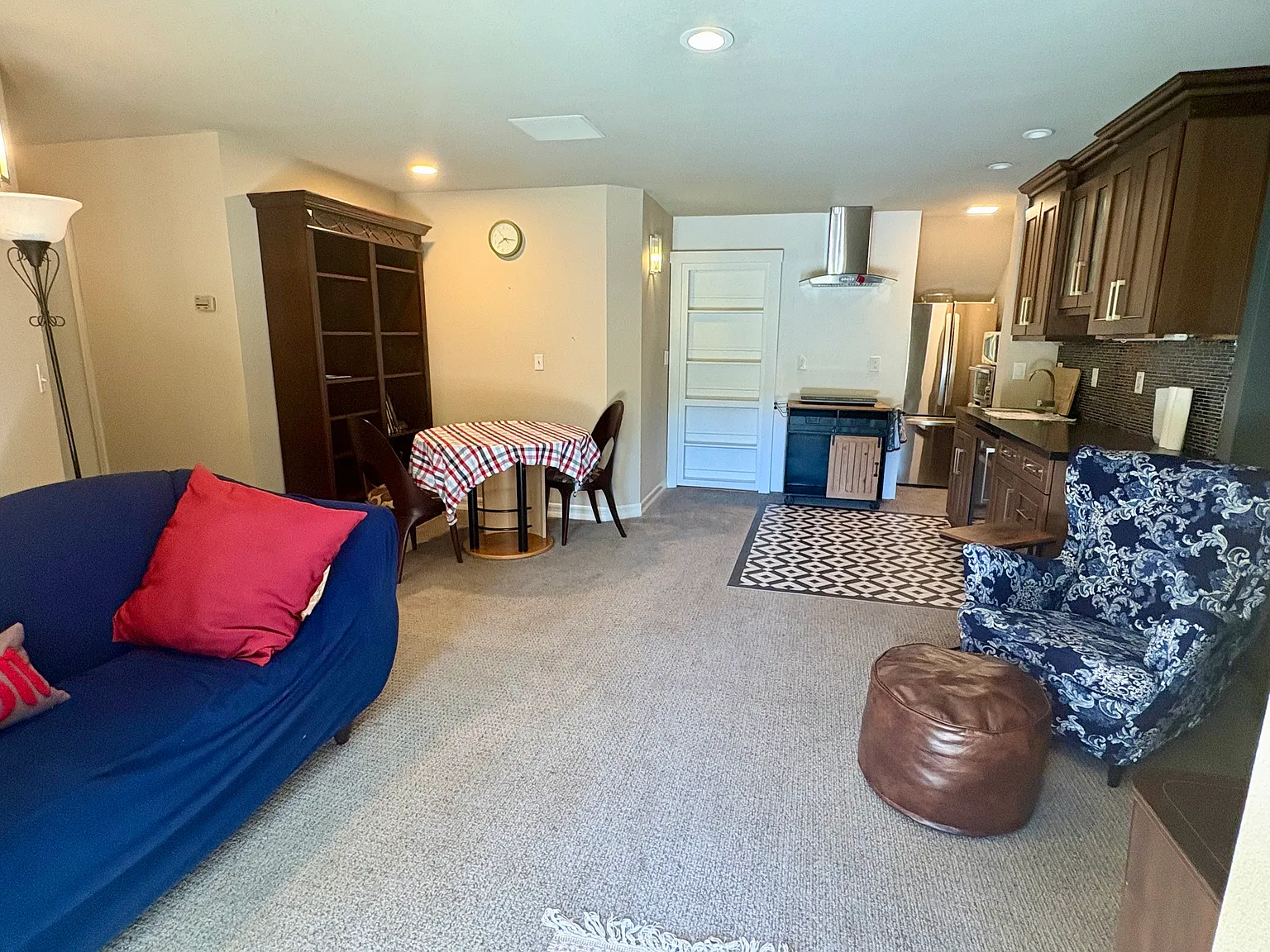 2 bed, 800 sqft, $2,000 — Photo 2