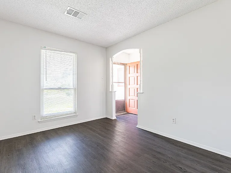 4910 Tennyson Dr — Photo 6