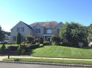 1 Julia Dr, Monroe Township, NJ 08831