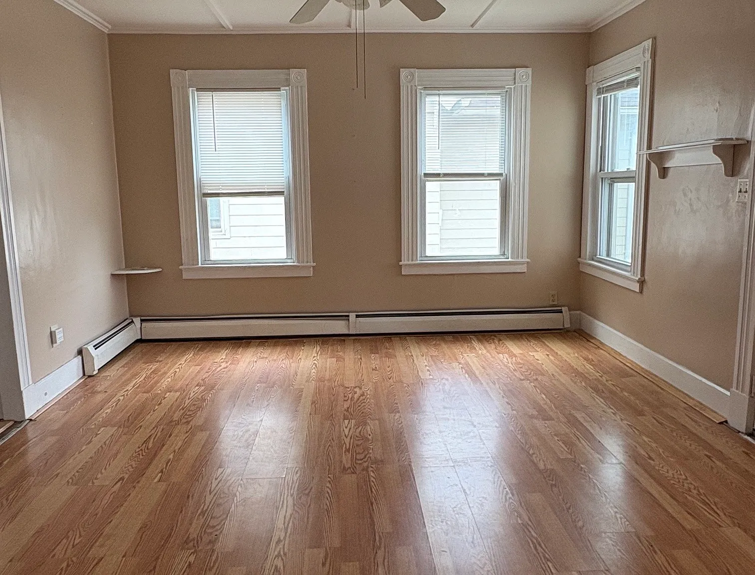 2 bed, 1.0 bath, 2448 sqft, $1,600 — Photo 4