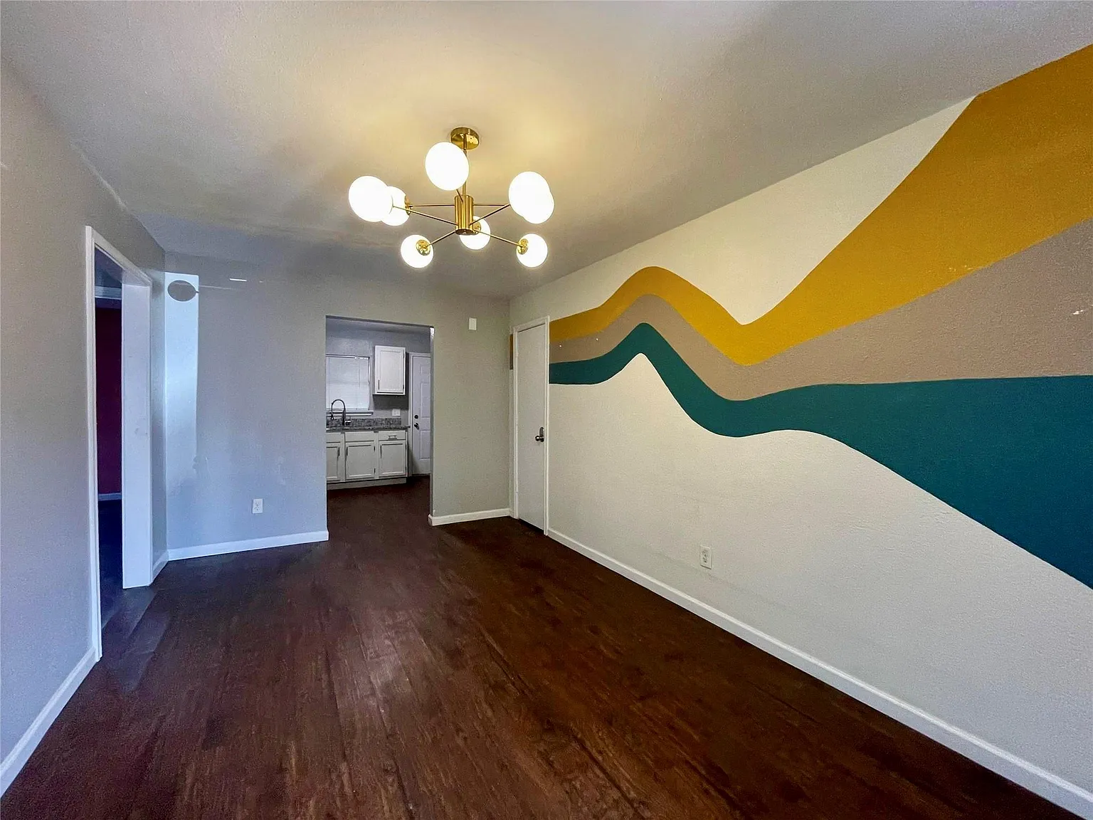 2407 Bastrop St — Photo 3