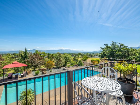 3715 Livingston Rd, Central Pt, OR 97502
