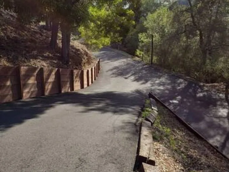 Roble Rd — Photo 21