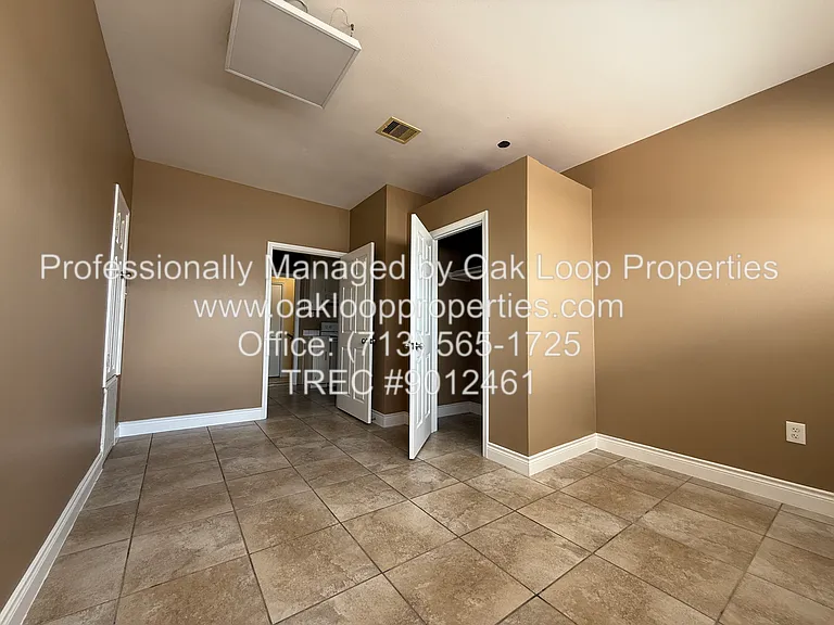 2724 Crossview Dr #205 — Photo 8