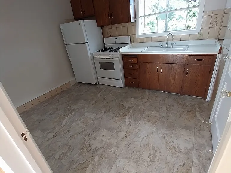 902 3rd St #23 — Photo 4