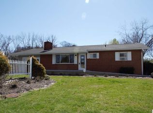 110 Hillis Dr, Pigeon Forge, TN 37863
