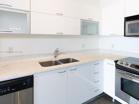 3rd image of 133 NE 2nd Ave APT 1509