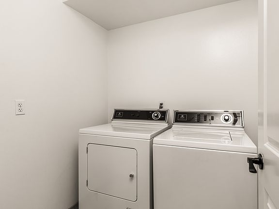 4th image of 2673 Menlo Ave APT 3