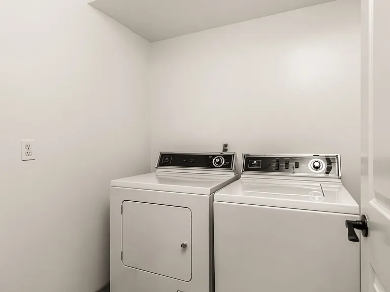 2673 Menlo Ave #3 — Photo 4