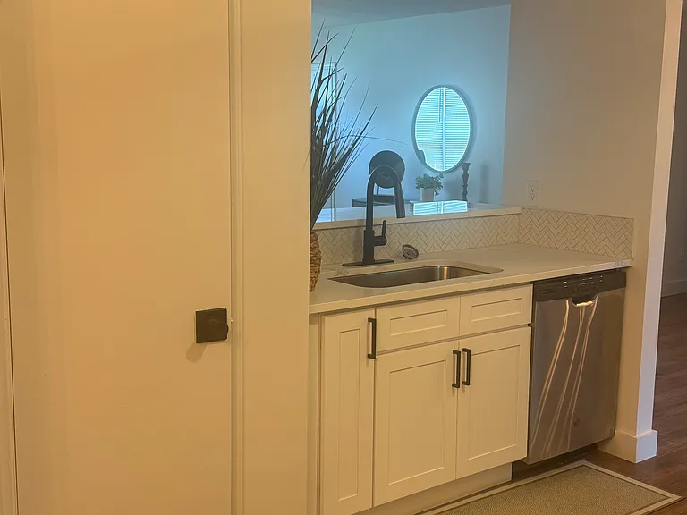 1050 Parkwest Ct — Photo 14