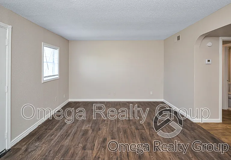 Camelot Apartments — Photo 25