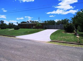 704 E Tarrant St, Llano, TX 78643