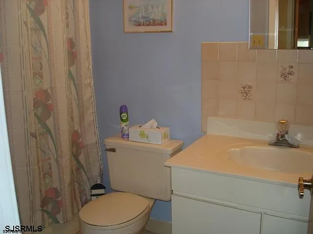 426 Canterbury Ct — Photo 10