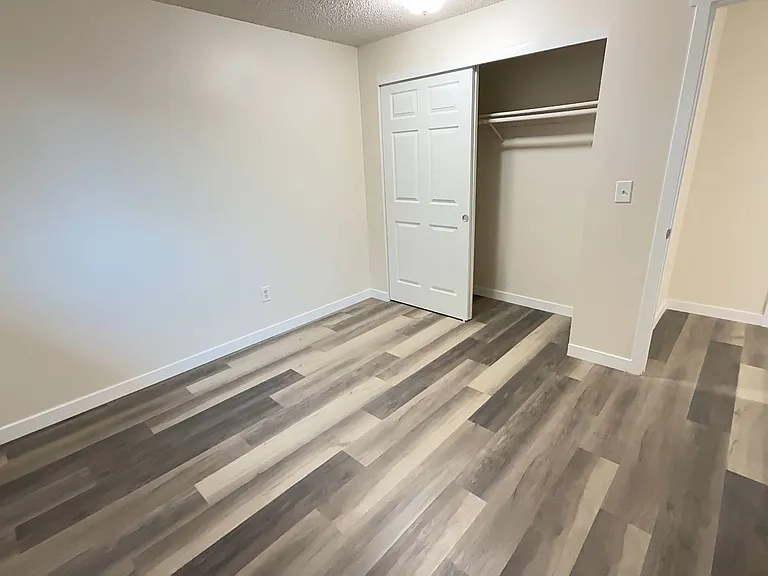1175 Clearview Ave NE — Photo 12