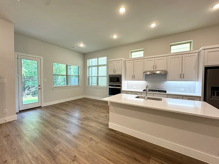 8103 Emsworth Dr — Photo 8