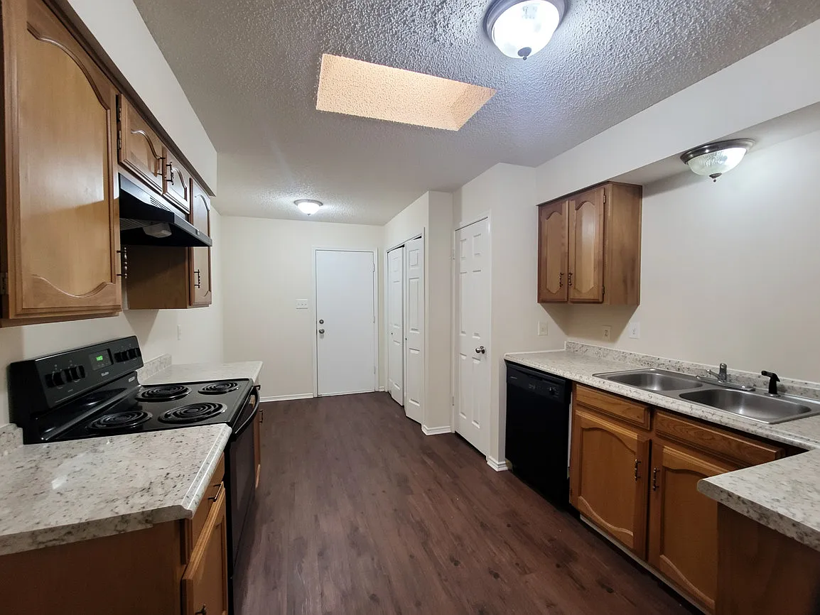2 bed, 1160 sqft, $1,800 — Photo 4