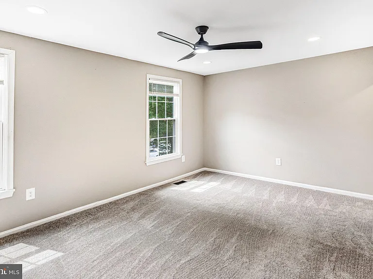 3234 Foothill St — Photo 9