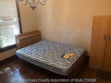4th image of 364 Partington Ave