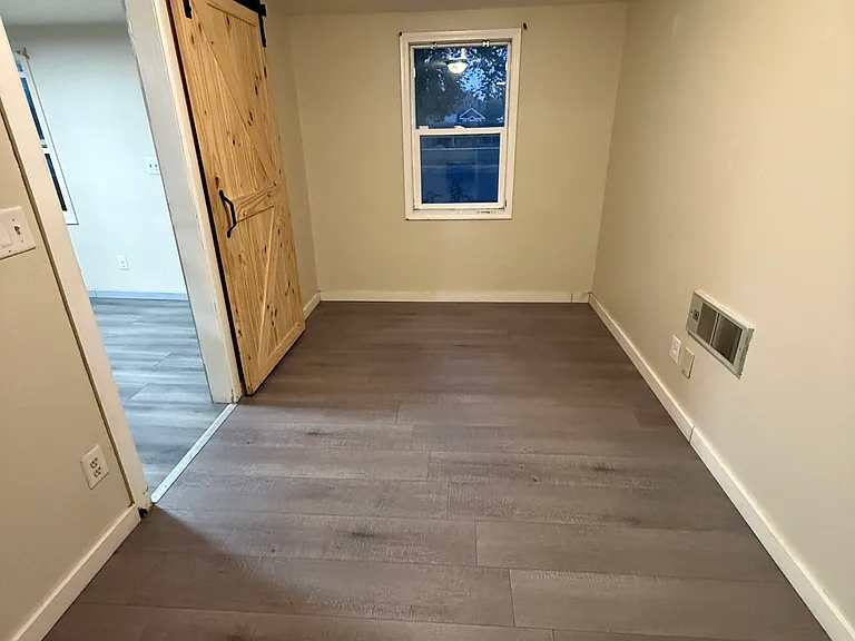 823 N Main St — Photo 4