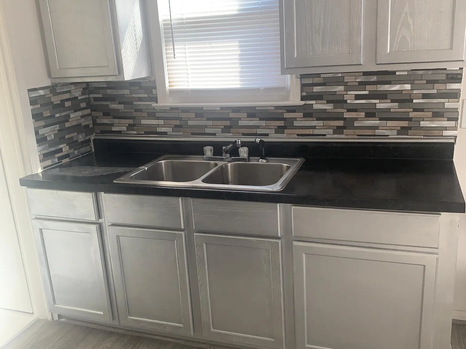 3 bed, 725 sqft, $1,200 — Photo 3