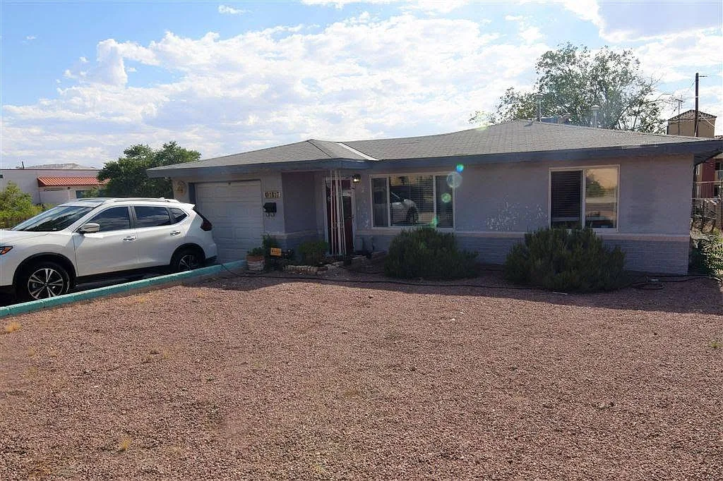 3 bed, 1596 sqft, $2,500 — Photo 2