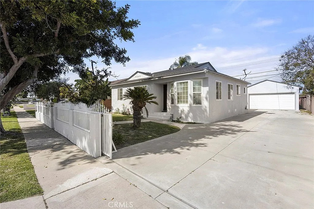 3 bed, 1602 sqft, $3,750 — Photo 2