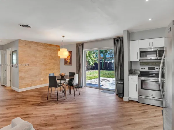 7890 NW 11th St, Pembroke Pines, FL 33024