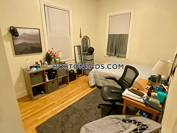 5th image of 34 Juniper St