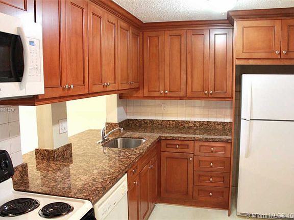 5th image of 8615 NW 8th St APT 410