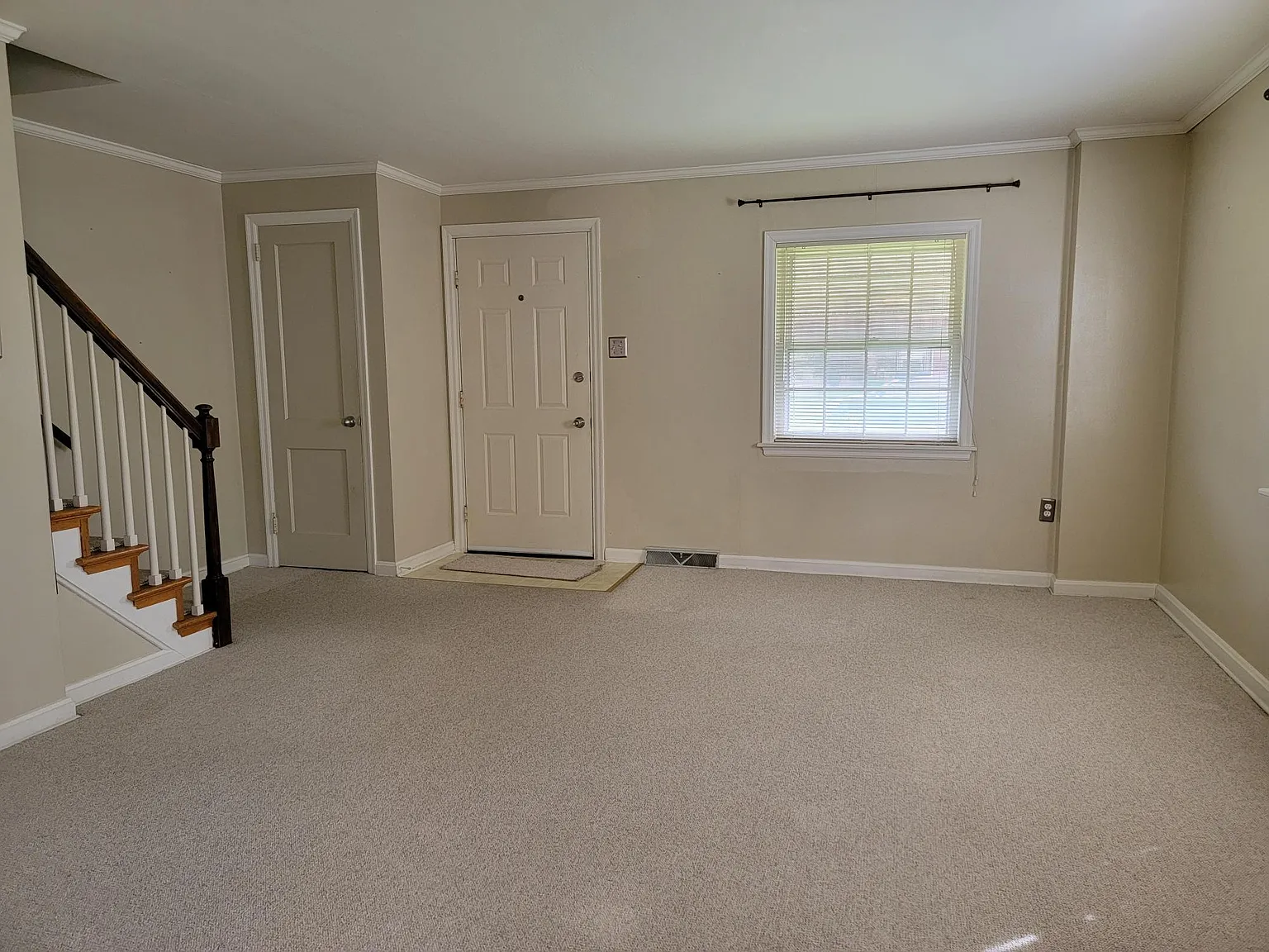 3 bed, 1008 sqft, $1,850 — Photo 2
