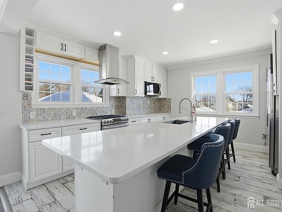 3rd image of 241 Hillside Rd