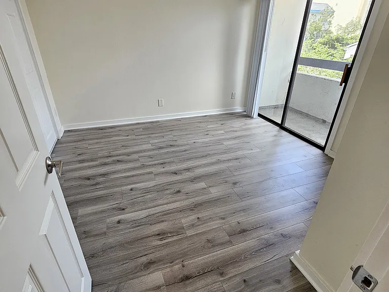 606 N Oxford Ave — Photo 7