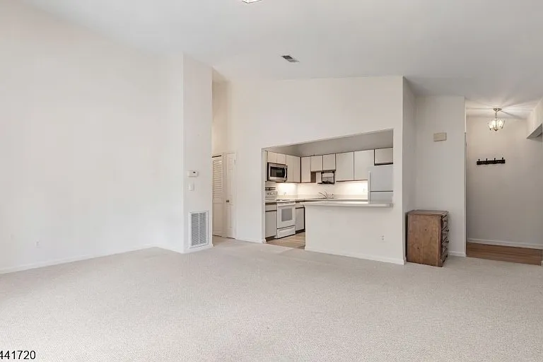 82 Smithfield Ct — Photo 5