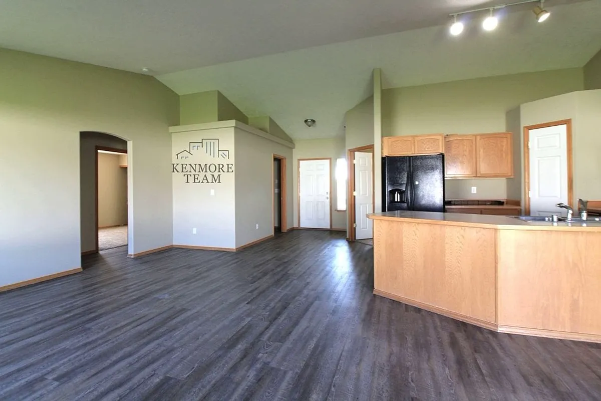 Building Photo - 5823 Saddle Creek Ln