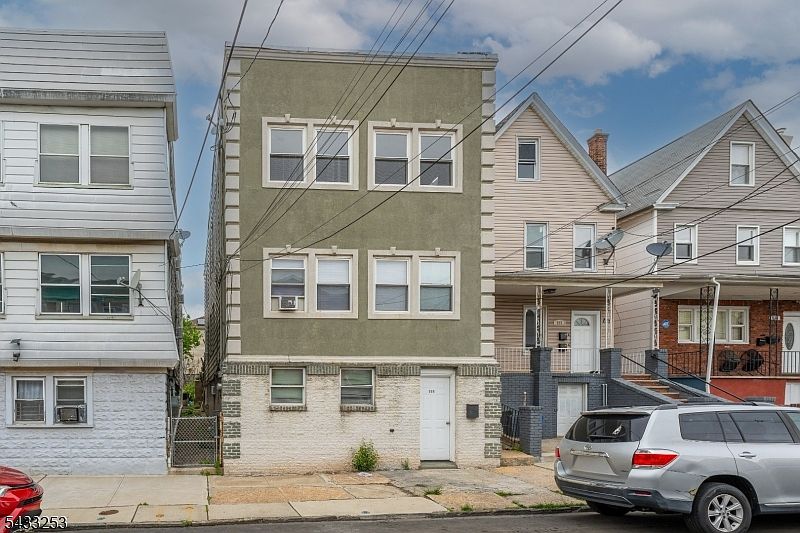 1st image of 225 John St