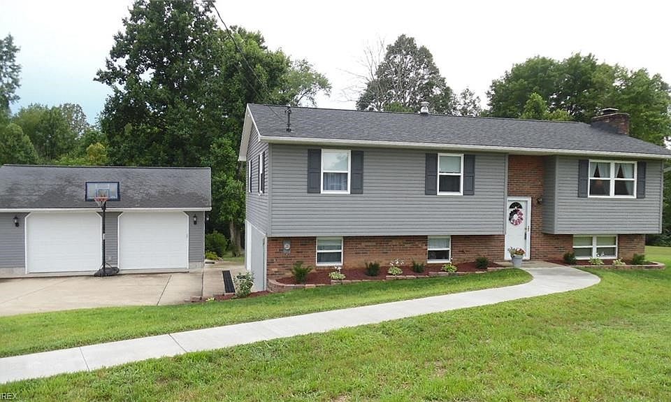 1st image of 173 Cherry Blossom Ln