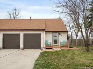 99 Meadows Dr, Sugar Grove, IL 60554