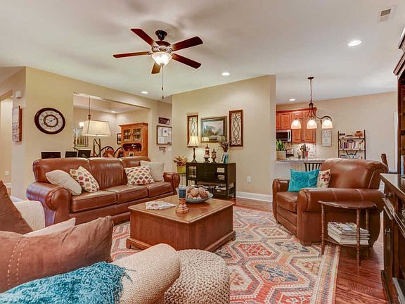 5th image of 1555 Autumn Path Ln