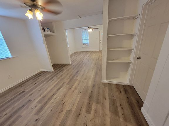 3rd image of 1009 Pavillion St