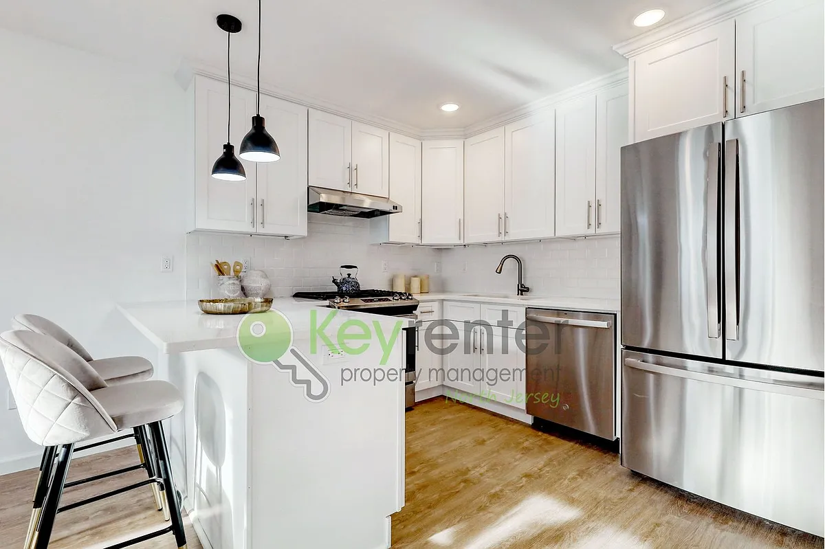 Building Photo - 176 Pennington Ave #17
