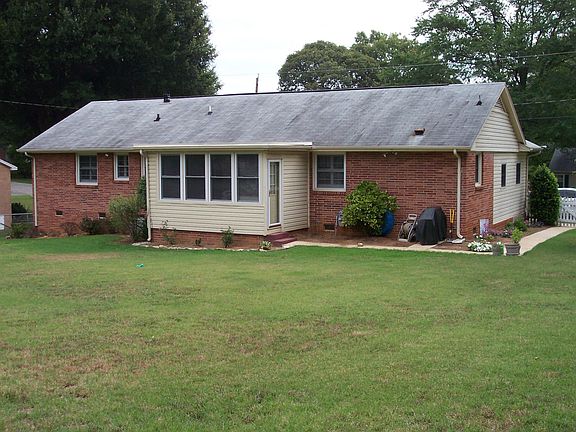 3rd image of 601 Dartmouth Dr