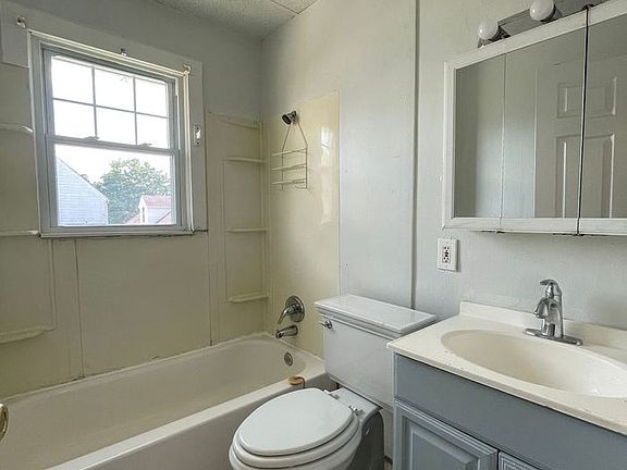 4th image of 4418 W 42nd St #2