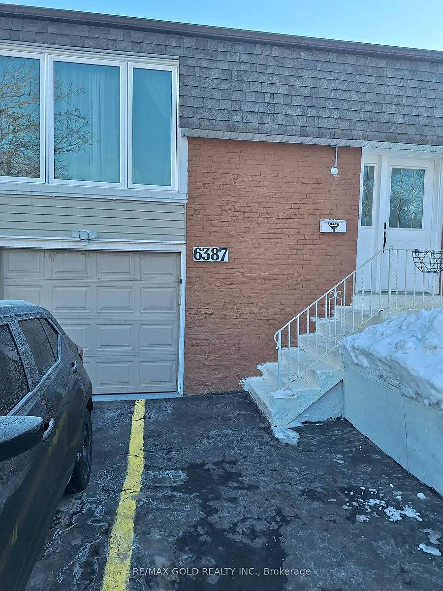 Building Photo - 6387 Chaumont Cres