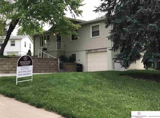 8927 Laurie Cir, Omaha, NE 68124