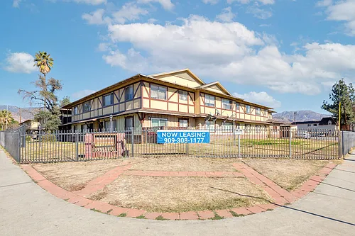 Golden Date Apartments Photo 1