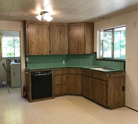 5th image of 8216 SE 41st St
