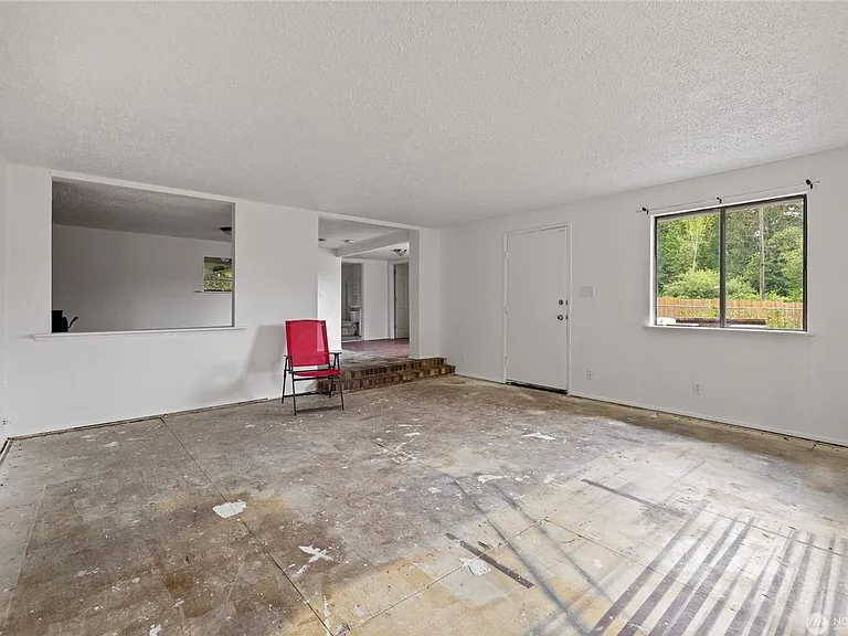 12413 Canyon Rd E — Photo 4